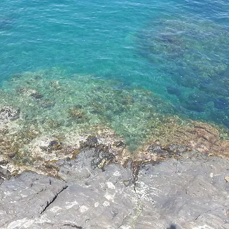 Villa Les Pieds Dans L'eau A *